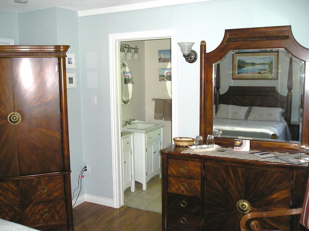 Tucked Inn The Harbour B&B Victoria Harbour Værelse billede