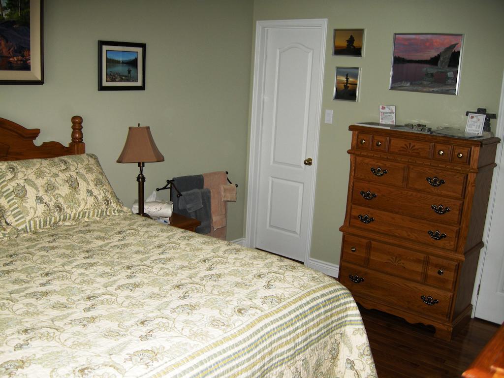 Tucked Inn The Harbour B&B Victoria Harbour Værelse billede
