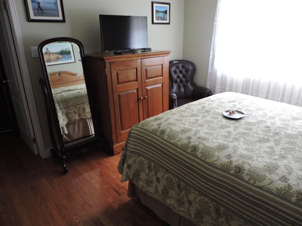Tucked Inn The Harbour B&B Victoria Harbour Eksteriør billede