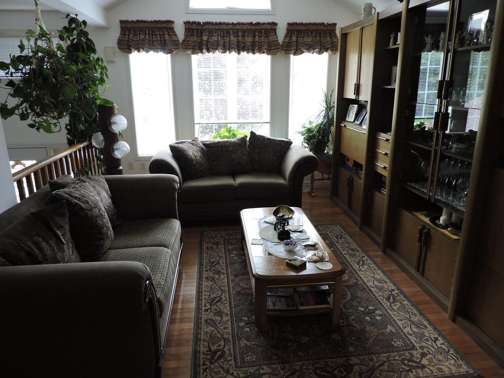 Tucked Inn The Harbour B&B Victoria Harbour Eksteriør billede