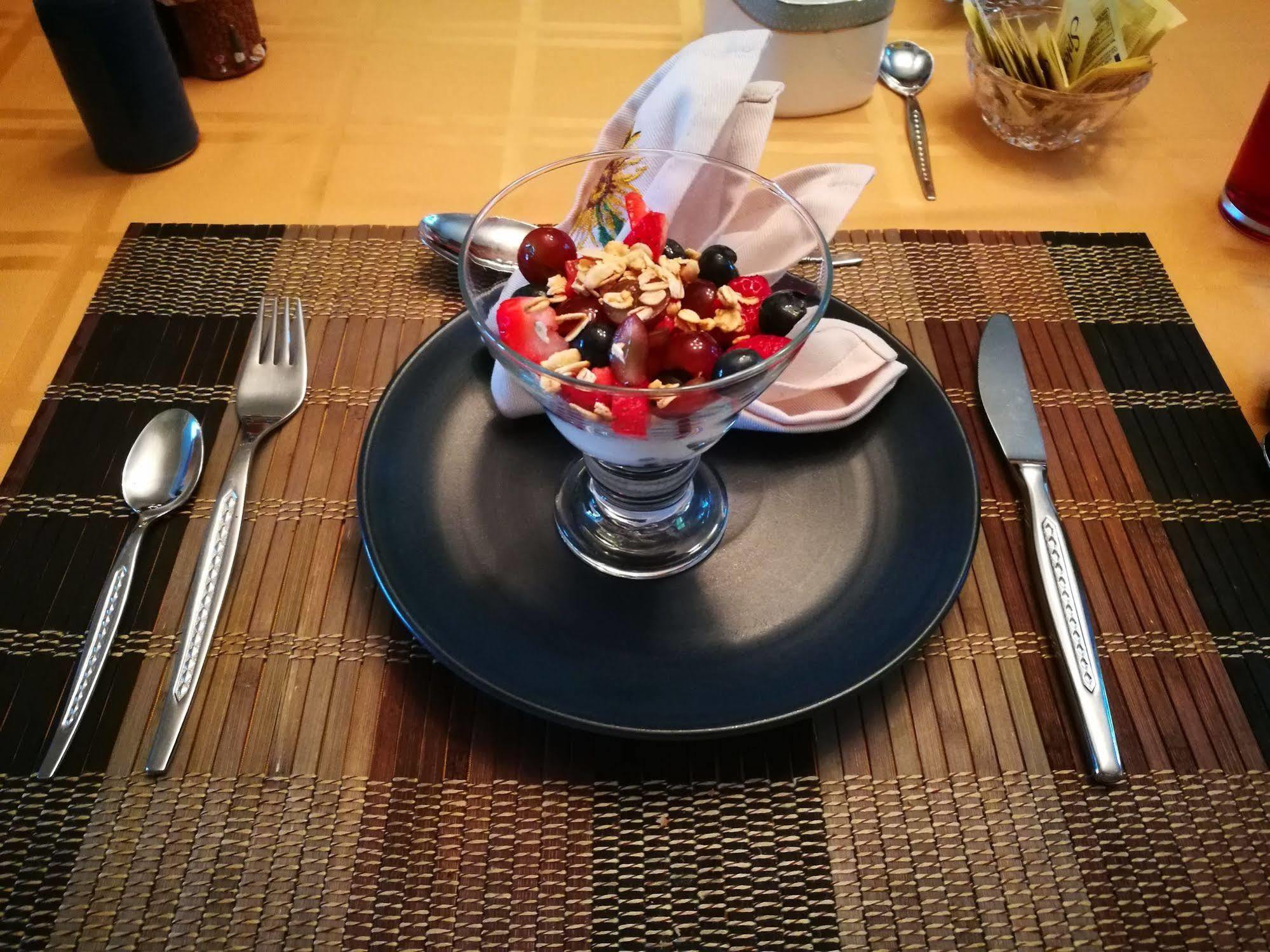 Tucked Inn The Harbour B&B Victoria Harbour Eksteriør billede