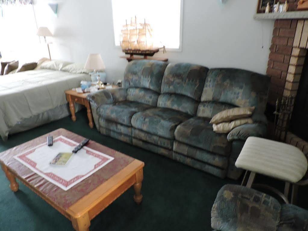 Tucked Inn The Harbour B&B Victoria Harbour Eksteriør billede