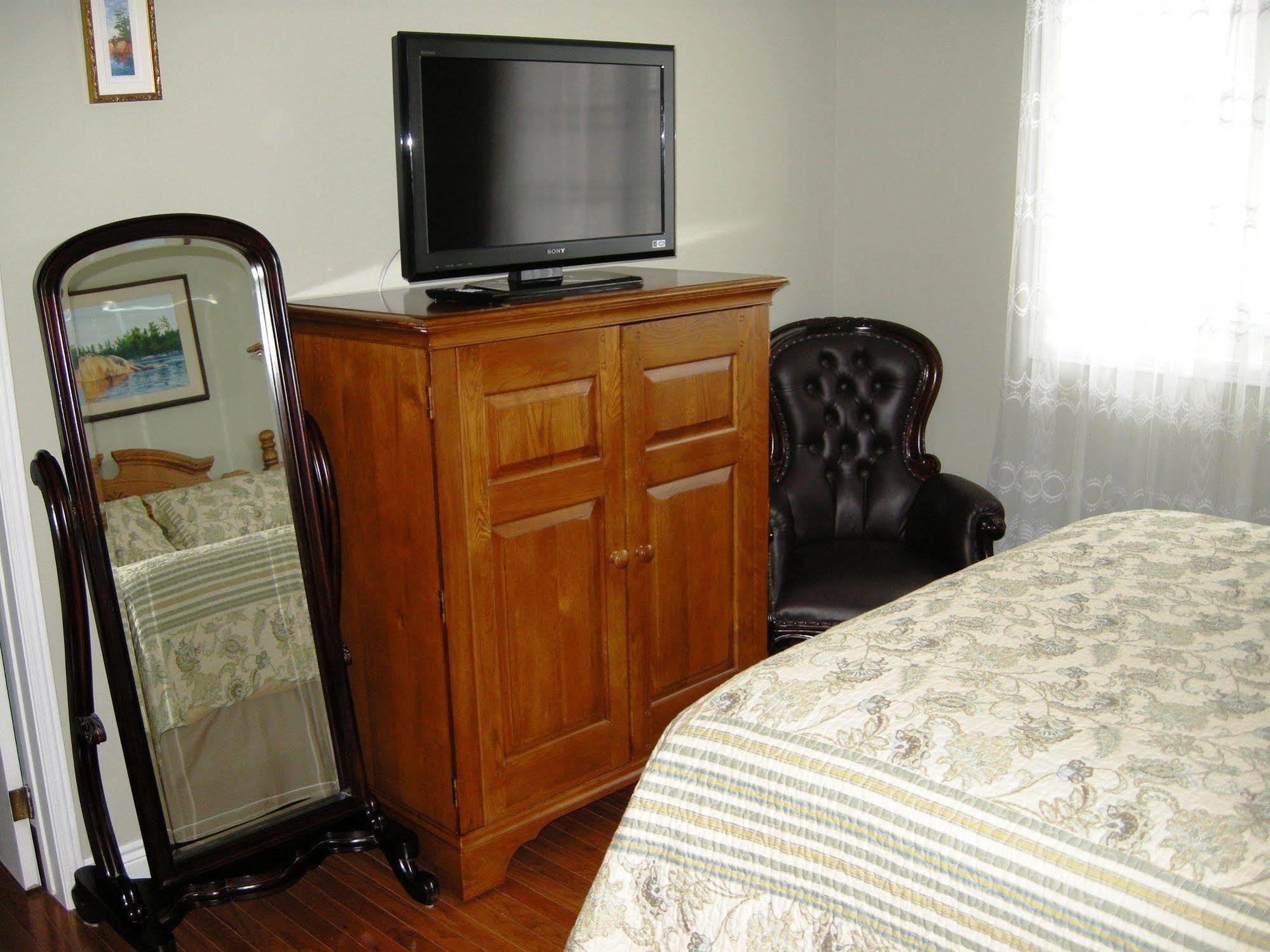 Tucked Inn The Harbour B&B Victoria Harbour Eksteriør billede