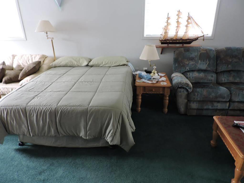 Tucked Inn The Harbour B&B Victoria Harbour Eksteriør billede